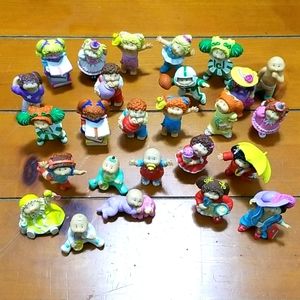 26 pc Cabbage Patch kids figures